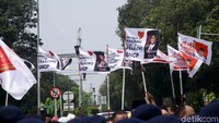 Mereka berkumpul untuk mendukung Prabowo dan Sandiaga Uno menjadi calon presiden dan calon wakil presiden dalam Pemilihan Presiden (Pilpres) 2019.