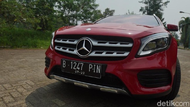 SUV Mungil nan Sporty Mercy GLA 200 AMG Line