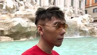 Pada Juni lalu pun hidung Roy Kiyoshi sempat mencuri perhatian warganet. hidung lebih mancung dari biasanya. Bahkan ada yang menyebutkan seperti Pinokio. Foto: Instagram/@roykiyoshi