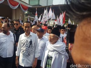 Gaya Khas Maruf Amin yang Tetap Bersarung saat Daftar Cawapres