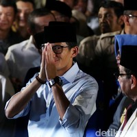 Sorotan kembali tertuju pada Sandiaga Uno menyusul penunjukkan dirinya sebagai calon wakil presiden (cawapres) untuk mendampingi Prabowo di Pemilihan Presiden (Pilpres) 2019 mendatang. Dari sisi penampilan, Sandiaga punya ciri khas tersendiri. Ia gemar memakai gelang. (Foto: detikfoto/Ari Saputra)