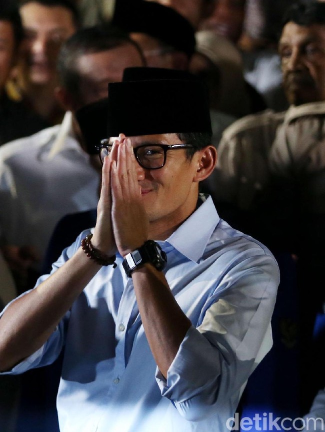 Sorotan kembali tertuju pada Sandiaga Uno menyusul penunjukkan dirinya sebagai calon wakil presiden (cawapres) untuk mendampingi Prabowo di Pemilihan Presiden (Pilpres) 2019 mendatang. Dari sisi penampilan, Sandiaga punya ciri khas tersendiri. Ia gemar memakai gelang. (Foto: detikfoto/Ari Saputra)