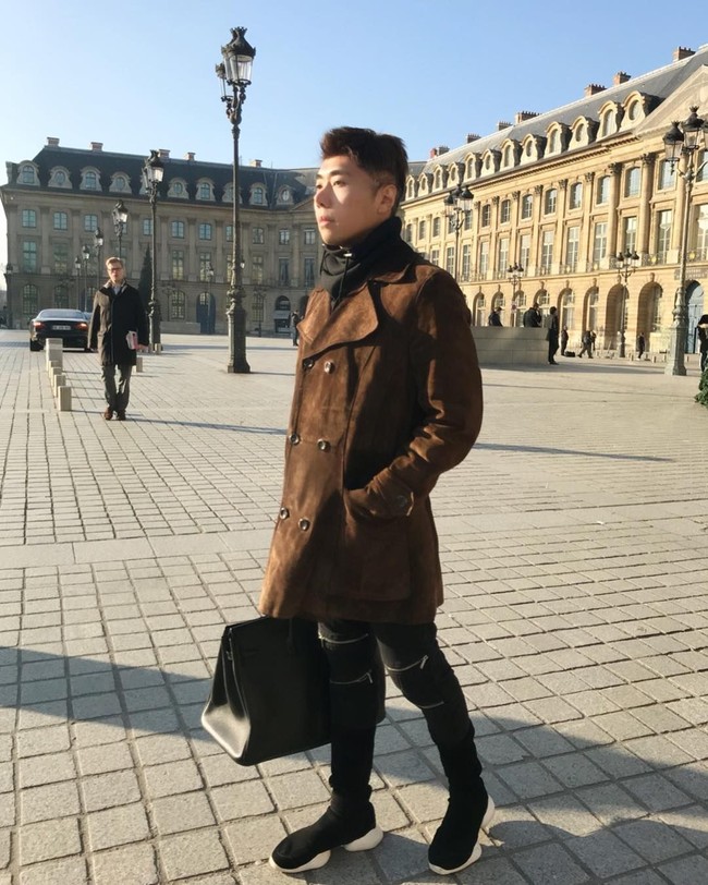 Bukan cuma tas Gucci, presenter yang dikenal sebagai anak indigo ini juga pernah terlihat menenteng Hermes Birkin Bag berwarna hitam. Tas Birkin untuk pria ini dibanderol mulai dari US$ 11.550 hingga US$ 150 ribu. (Foto: Instagram/@roykiyoshi)