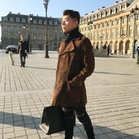 Bukan cuma tas Gucci, presenter yang dikenal sebagai anak indigo ini juga pernah terlihat menenteng Hermes Birkin Bag berwarna hitam. Tas Birkin untuk pria ini dibanderol mulai dari US$ 11.550 hingga US$ 150 ribu. (Foto: Instagram/@roykiyoshi)