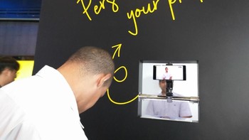 Salah satunya booth S-Pen yang memungkinkan pengunjung merasakan kecanggihan Bluetooth stylus andalan seri Note tersebut untuk mengambil dan mengedit foto. (Foto: detikINET/Meliyanti Setyorini)