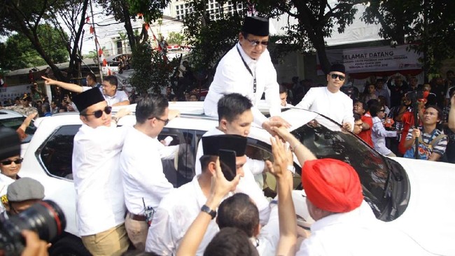 Prabowo saat naik di atas Lexus LX 570. Foto: Pradita Utama Prabowo saat naik di atas Lexus LX 570. Foto: Pradita Utama