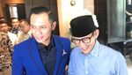 Senyum Sandiaga dan AHY Saat Foto Bersama