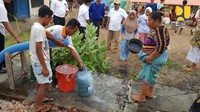 Air dari sumur bor juga dialirkan ke lokasi pengungsian melalui penyambungan ke jaringan pipa PDAM Kabupaten Lombok Utara yang saat belum berfungsi. Istimewa/Dok. Kementerian PUPR.