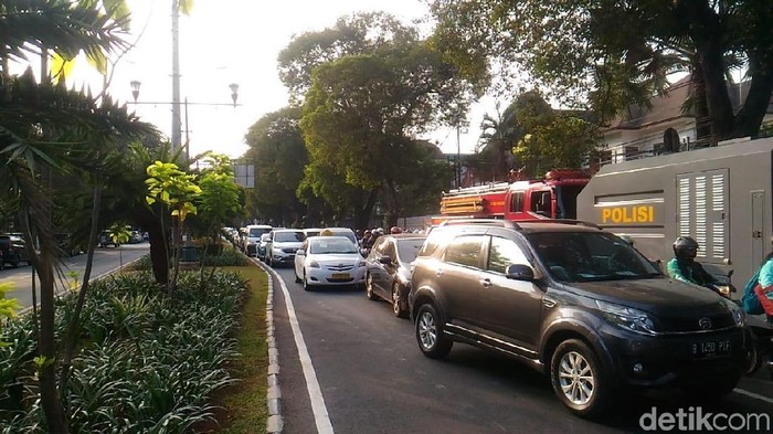 Jelang Pendaftaran Capres, Lalin ke KPU Macet Mulai dari Rumdin JK