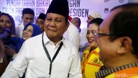 Titiek mewakili Partai Politik Berkarya mendukung pencalonan diri Prabowo Subianto dan Sandiaga Uno menjadi capres-cawapres. Ari Saputra/Dok.Detikcom.