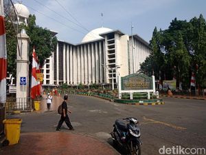 Jokowi-Maruf Amin Batal Salat Jumat di Istiqlal