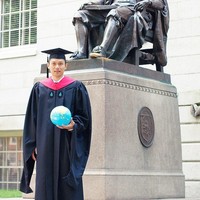 AHY digilai wanita bukan hanya penampilannya yang atletis sebagai tentara. Dia juga memiliki otak cemerlang. Putra sulung SBY ini pernah meraih gelar Master of Public Administration dari kampus bergengsi Universitas Harvard pada 2010. Foto: Dok. Instagram Agus Harimurti Yudhoyono/Ani Yudhoyono