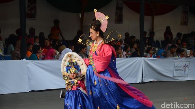 Saat Bocah-bocah Cilik Ikut Semarakkan Jember Fashion Carnival 