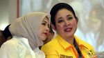 Akrabnya Titiek Soeharto dan Istri Sandiaga Uno di KPU