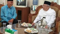 Berkunjung ke Padang, Maruf Amin dapat sambutan yang hangat. Lengkap dengan aneka kue jajanan pasar, seperti onde-onde dan bolu kukus. Foto: Istimewa