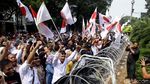 Suasana Saat Ratusan Pendukung Antar Prabowo-Sandi ke KPU