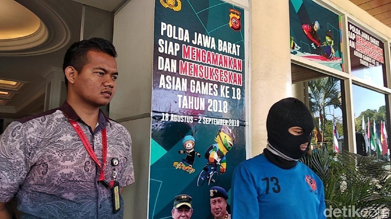 Pria Bintang Porno Bandung Sebar Video Mesum ke Teman Korban Pria Bintang Porno Bandung Sebar Video Mesum ke Teman Korban