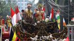 Burung Garuda Raksasa Antar Jokowi-Maruf Amin ke KPU
