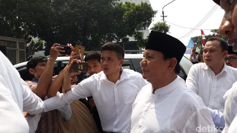 Daftar Pilpres, Prabowo-Sandiaga Tiba di KPU Daftar Pilpres, Prabowo-Sandiaga Tiba di KPU