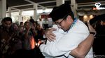 Cium Mobil Dinas, Gaya Perpisahan Sandi Sebagai Wagub