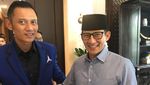 Senyum Sandiaga dan AHY Saat Foto Bersama