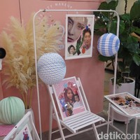 Inspirasi makeup pun dipajang di sudut salon. Tentunya para artis Korea dan pemain Mimi Shop sendiri yang menjadi inspirasi. Foto: Rahmi Anjani/Wolipop