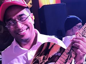 Ini Gitar Budi Karya Sumadi yang Laku Rp 200 Juta untuk Lombok