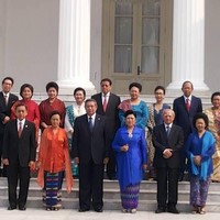 Ada hal unik pada pernikahan KH Maruf Amin hari itu. Dua Cawapres yang sedang melaju di Pilpres 2014 menjadi saksi pernikahan mereka yaitu Hatta Rajasa dan Jusuf kalla. Foto: Ist.