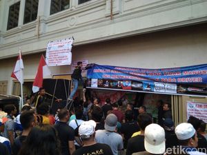 Massa Driver GoCar di Medan Demo Kantor Gojek