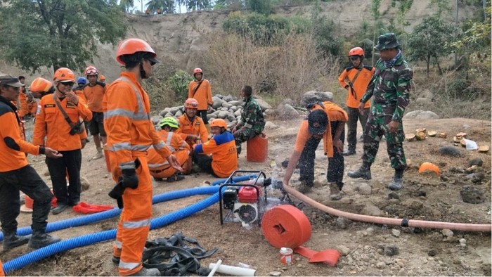 Kendala dan Strategi Basarnas Cari Korban Gempa Lombok di Reruntuhan