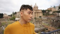 Lihat foto-foto jadul rekan Robby Purba itu hingga sekarang.  Foto: Dok. Instagram/roykiyoshi