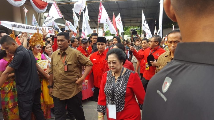 Megawati Tiba di Gedung Joang Bareng Puan Maharani