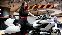 Honda sukses menarik perhatian para pengunjung GIIAS 2018 lewat para gadis cantik ini.