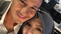 Ini dia Nur Asia, perempuan cantik yang menjadi istri dari capres Sandiaga Uno. Usianya bahkan sudah menginjak 49 tahun. (Foto: Instagram/nurasiauno) 