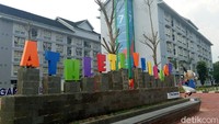 Departemen Athlete Village INASGOC di Palembang, Loga Subhan Tamar, kepada detikSport mengatakan atlet dan ofisial yang pertama kali menghuni berasal dari Indonesia. Mereka berasal dari cabang olahraga dayung.