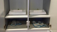 Foto: Di dalam loker, ada perlengkapan untuk mandi, yakni handuk, sikat gigi, sabun dan sampo. Perlengkapan itu hanya untuk wisatawan yang menginap saja ya. (Masaul/detikTravel)