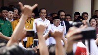 Deklarasi ini dihadiri ratusan pendukung Jokowi.