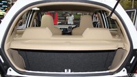 Interior Brio dilihat dari belakang. Kursi jok unik, bagian headrest menyatu dengan jok secara keseluruhan. Foto: detikOto.