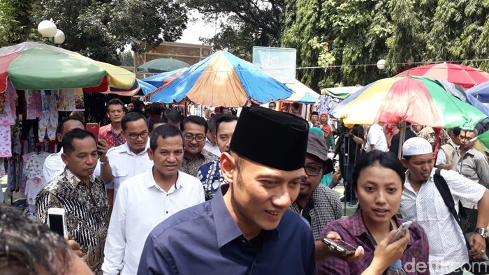 Siap Antar Prabowo ke KPU, AHY-Ibas Ikut Salat Jumat di Sunda Kelapa