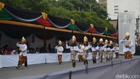 Karnaval anak-anak ini makin meriah dengan adanya iringan musik dan juga tari-tarian. (Yakub/detikTravel)
