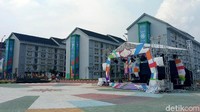 Atlet dan ofisial yang masuk ke Wisma Atlet selama gelaran Asian Games diperkirakan 3.159 orang. Seluruh atlet dan ofisial nantinya ditampung di smebilan tower Wisma Atlet yang terbagi menjadi 3 zona.