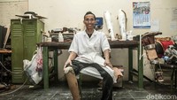Prostesis di Pusat Rehabilitasi Yakkum memiliki harga mulai dari Rp. 2.500.000-Rp.  4.000.000 untuk satu prosthesis atau alat bantu.