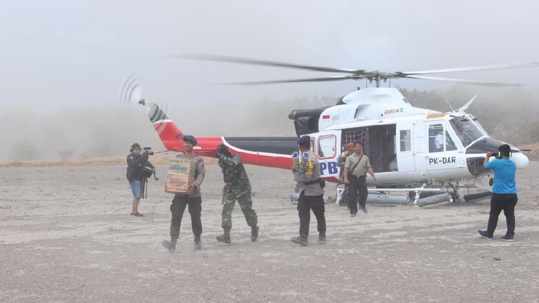 Tim Pakai Helikopter untuk Jangkau Dusun Terpencil di Lombok Tim Pakai Helikopter untuk Jangkau Dusun Terpencil di Lombok