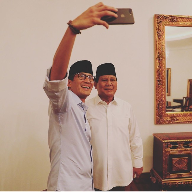 Sandiaga bakal melepas jabatannya sebagai wakil gubernur DKI demi mendampingi Prabowo di Pilpres 2019. Akankah Sandiaga juga mencopoti gelang-gelang favoritnya ketika menjadi wakil presiden kelak? (Foto: Instagram/@prabowo)