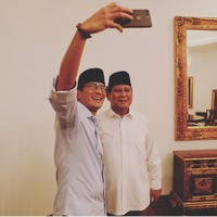 Sandiaga bakal melepas jabatannya sebagai wakil gubernur DKI demi mendampingi Prabowo di Pilpres 2019. Akankah Sandiaga juga mencopoti gelang-gelang favoritnya ketika menjadi wakil presiden kelak? (Foto: Instagram/@prabowo)