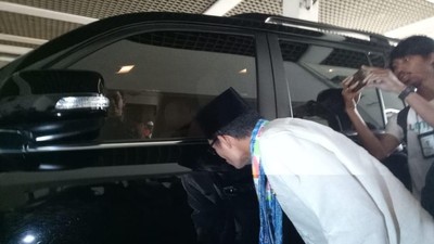 Momen Sandiaga Cium Mobil Dinas di Saat Terakhir Jadi Wagub