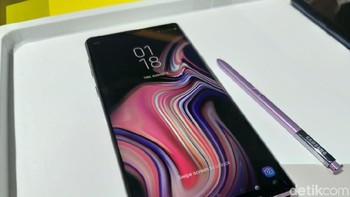 Samsung menyediakan pilihan RAM 6 GB dan 8 GB. Demikian juga ruang penyimpanan internalnya, ada pilihan 128 GB dan 512 GB.  Foto: detikINET/Meliyanti Setyorini