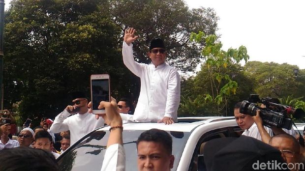 Prabowo usai pendaftaran capres. 