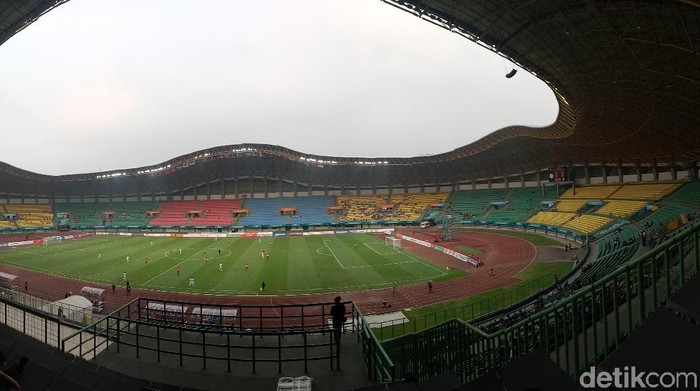 Stadion Patriot Candrabhaga