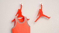 Satu lagi logo yang dirombak jadi gantungan baju, kali ini logo Air Jordan. Istimewa/www.oodesign.jp.